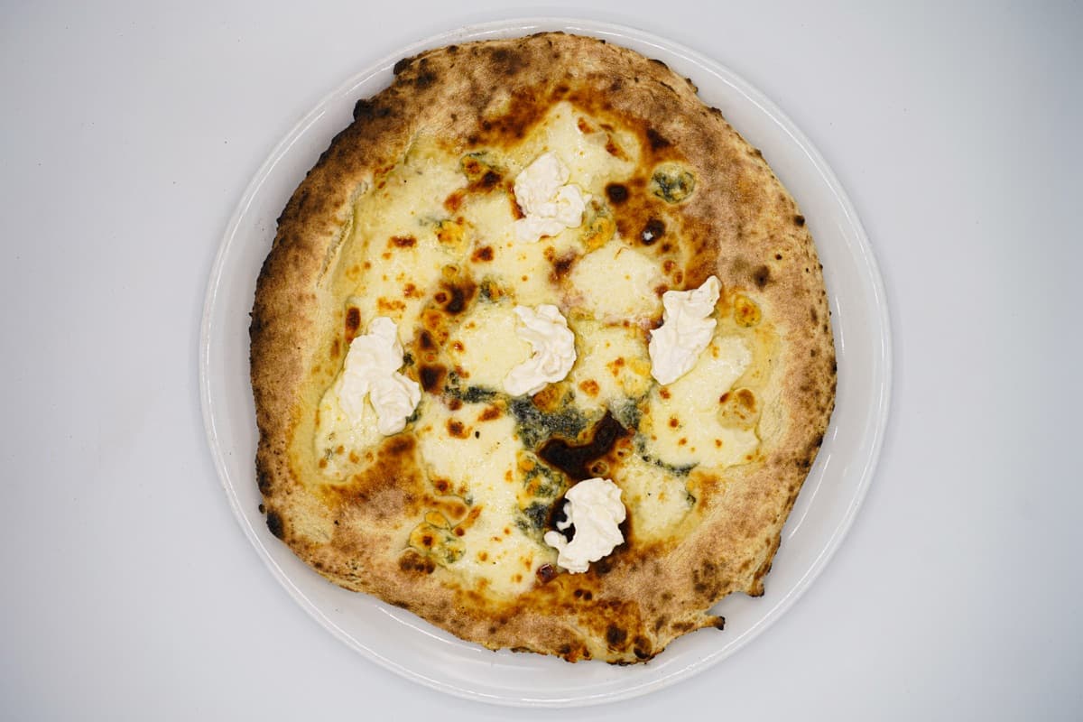 Dört Peynirli Pizza