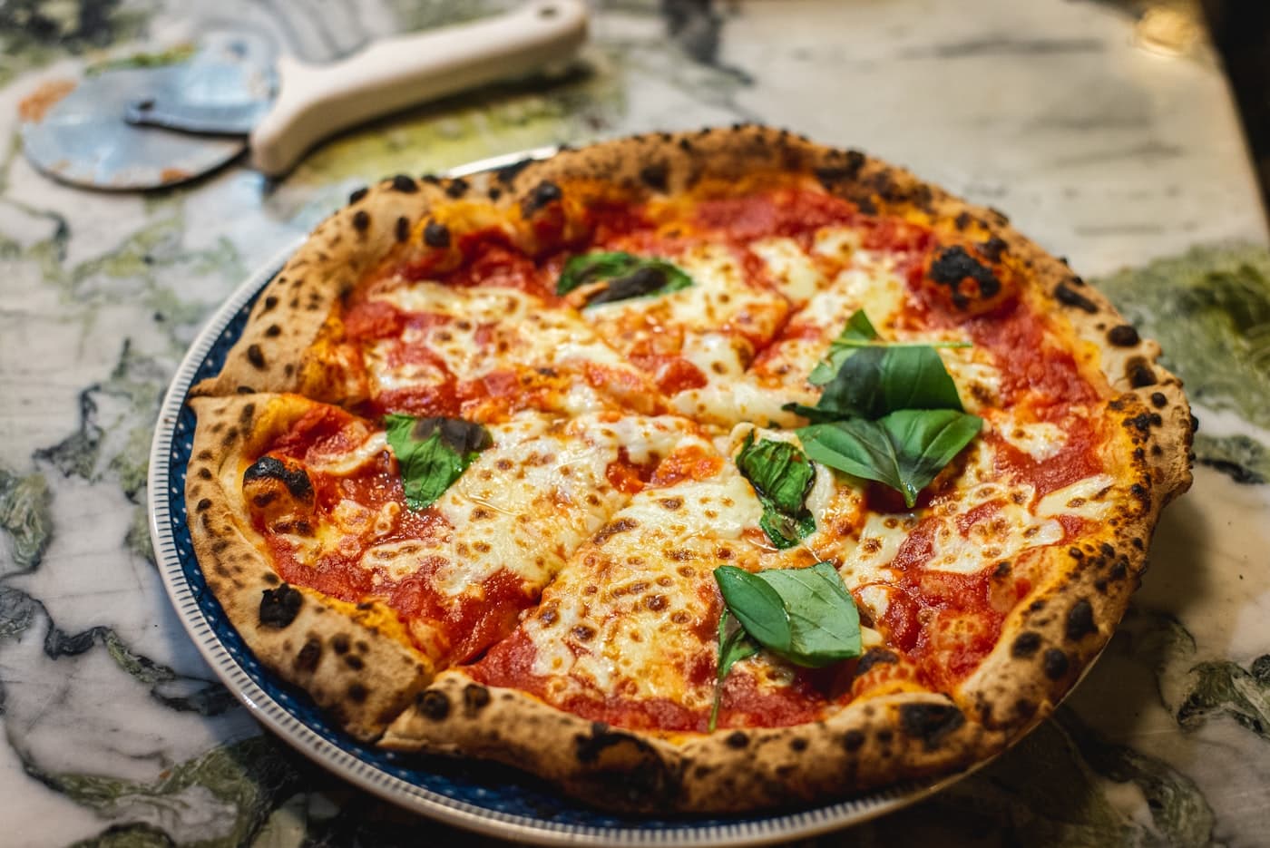 Odun fırınında pişen pizza